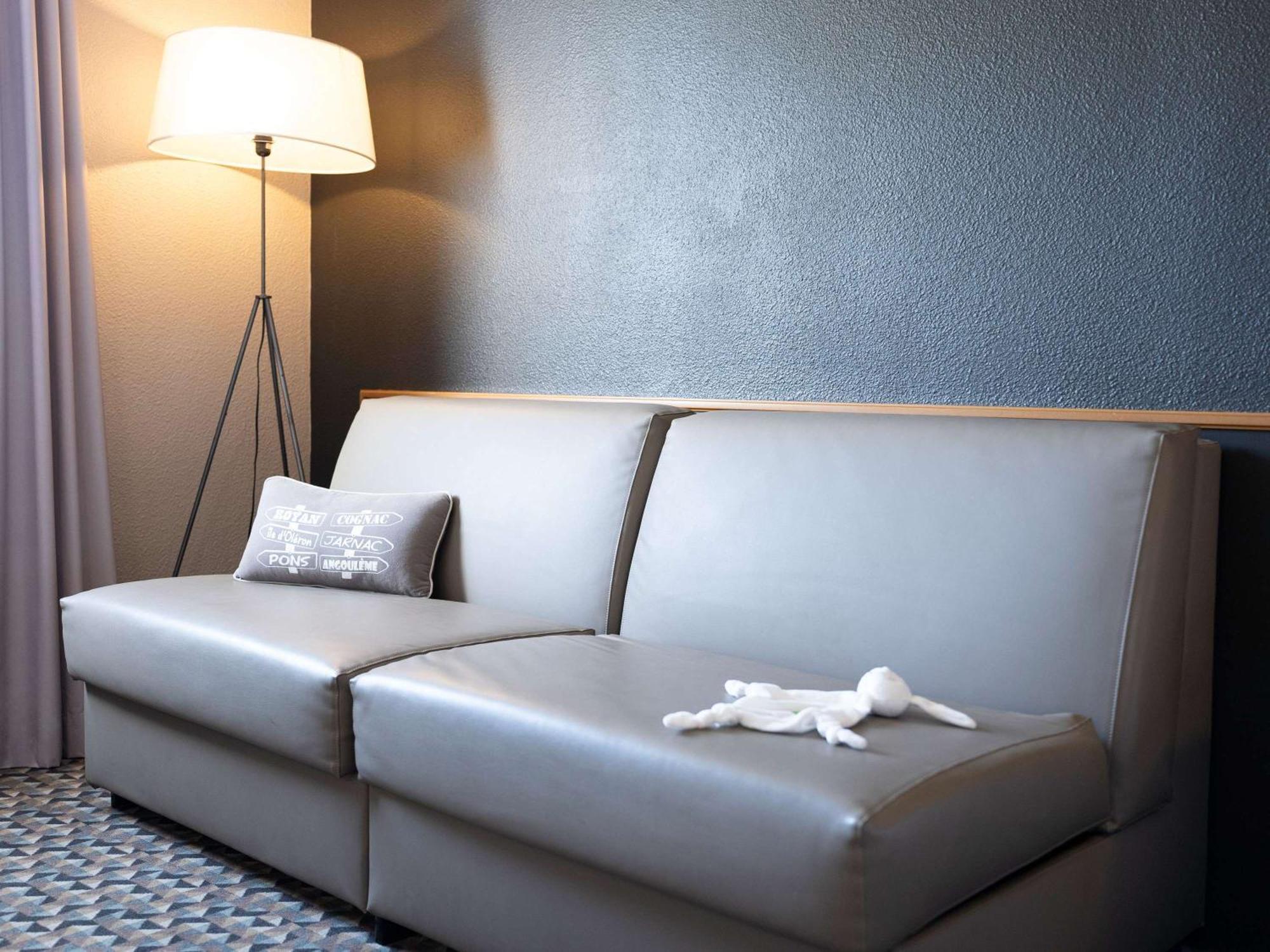 Ibis Styles Cognac Châteaubernard Exterior foto